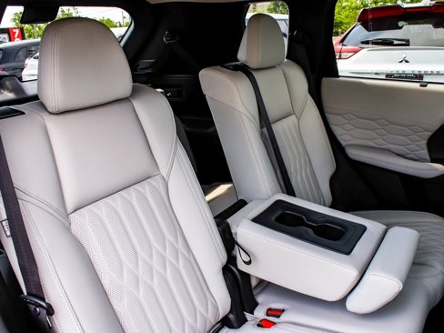New 2025 Mitsubishi Outlander AWD image 40