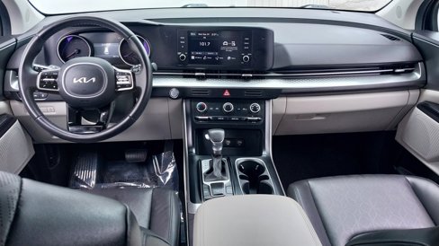 Used 2024 Kia Carnival LX image 11