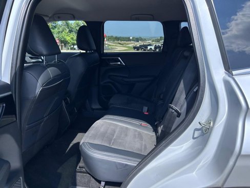 Used 2024 Mitsubishi Outlander AWD image 8