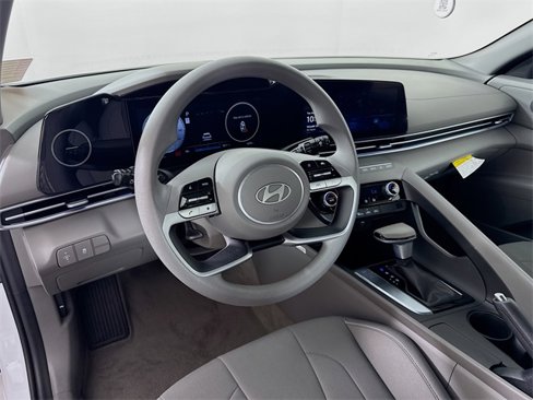 Used 2024 Hyundai Elantra SEL image 12