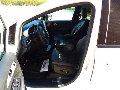 Used 2024 Chrysler Pacifica Touring-L w/ S Appearance Package image 23