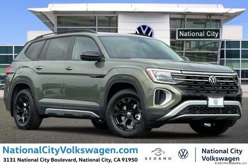 New 2025 Volkswagen Atlas Peak Edition SE image 1