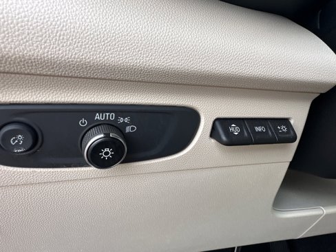 Used 2021 Buick Envision Essence w/ Technology Package I image 12