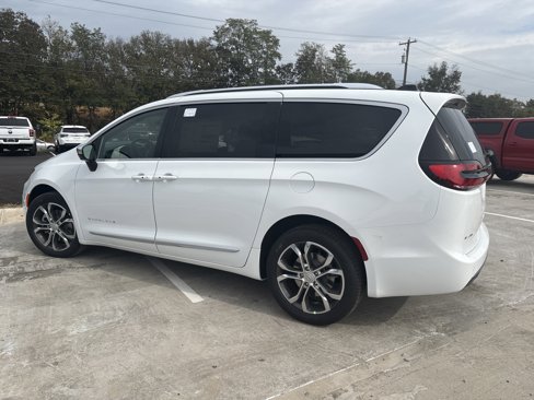 New 2026 Chrysler Pacifica Pinnacle image 4
