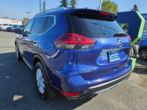 Used 2020 Nissan Rogue SV image 3