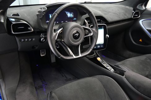 Used 2025 McLaren Artura Spider image 12