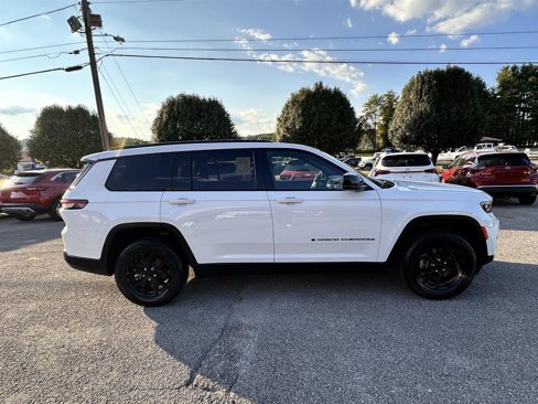 Used 2024 Jeep Grand Cherokee L Laredo image 4
