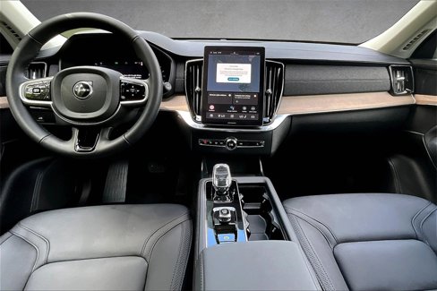 Certified 2025 Volvo XC90 B6 Plus w/ Protection Package Premier image 7
