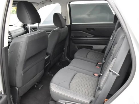 Used 2023 Nissan Pathfinder SV image 15