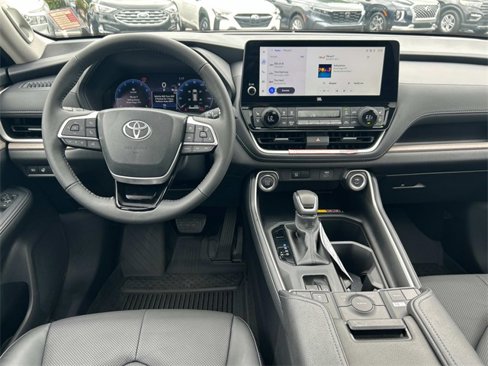 Used 2025 Toyota Grand Highlander FWD image 17