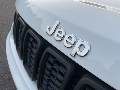 Used 2017 Jeep Grand Cherokee Limited image 16