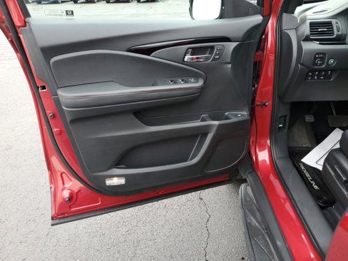 Certified 2025 Honda Ridgeline Black Edition image 12