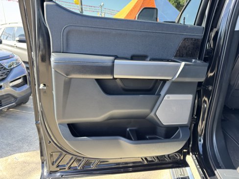 Used 2025 Ford F250 Lariat w/ Chrome Package image 14