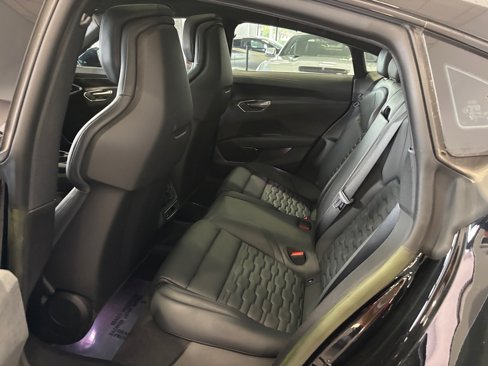 Used 2023 Audi e-tron GT Premium Plus image 7