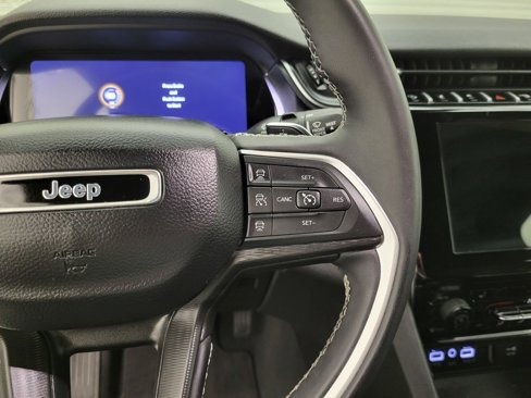 Used 2024 Jeep Grand Cherokee L Laredo image 6