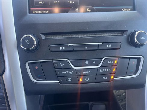 Used 2016 Ford Fusion SE image 14