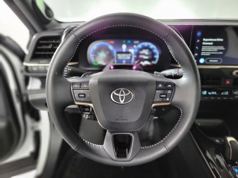 Used 2025 Toyota Crown Platinum image 15