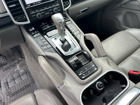 Used 2013 Porsche Cayenne image 33