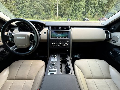 Used 2020 Land Rover Discovery Landmark image 13