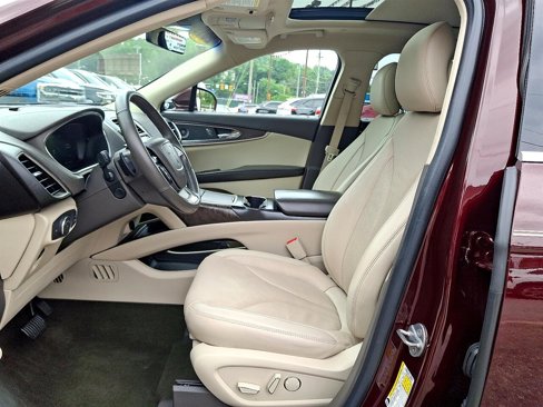 Used 2019 Lincoln Nautilus Reserve image 16