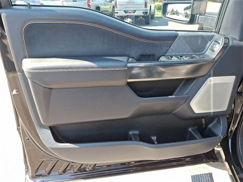 Used 2024 Ford F250 Platinum image 9