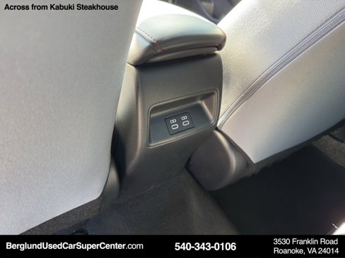 Used 2024 Toyota Corolla SE image 31