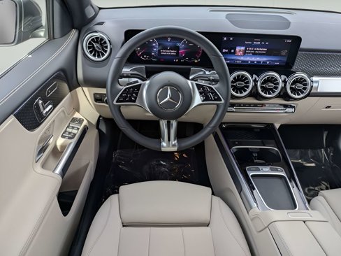 Used 2025 Mercedes-Benz GLB 250 image 16