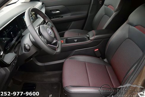 Used 2025 Nissan Kicks SR image 13