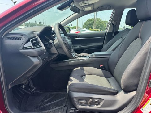 Used 2019 Toyota Camry LE image 11