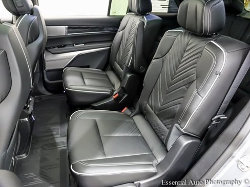 New 2026 Cadillac Vistiq Platinum w/ LPO, Floor Liner Package image 9