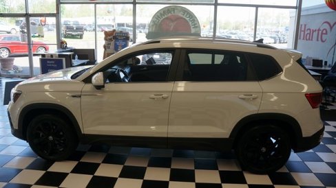 Used 2022 Volkswagen Taos SE image 4