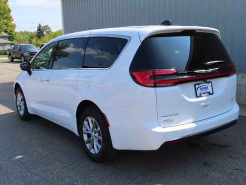 New 2026 Chrysler Pacifica Select image 8