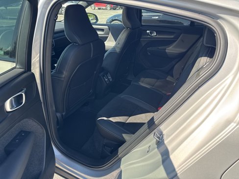 Used 2023 Volvo C40 P8 Recharge Ultimate image 12