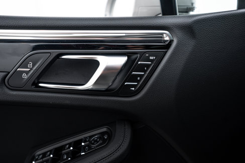 New 2026 Porsche Macan image 19