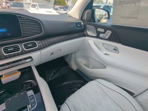 New 2025 Mercedes-Benz Maybach GLS 600 4MATIC image 4