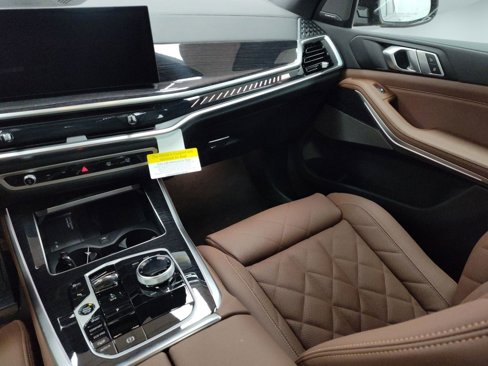 New 2026 BMW X5 M60i image 25
