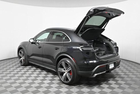 Used 2025 Porsche Macan 4S Electric image 32