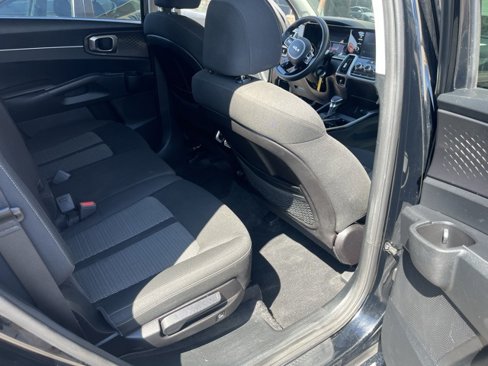Used 2022 Kia Sorento LX image 30