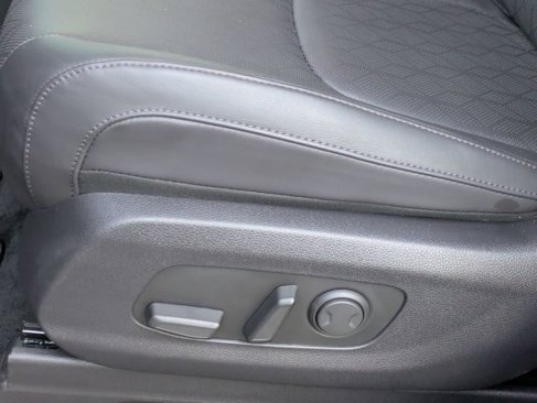 Used 2024 Kia Carnival LX image 17