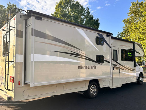 Used 2016 Ford E-450 and Econoline 450 Super Duty w/ Motorhome Prep Package image 17