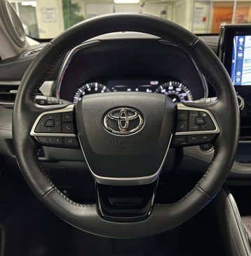 Certified 2022 Toyota Highlander Platinum image 37