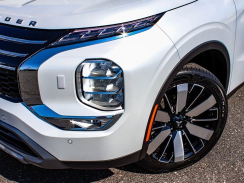 New 2025 Mitsubishi Outlander SE image 48