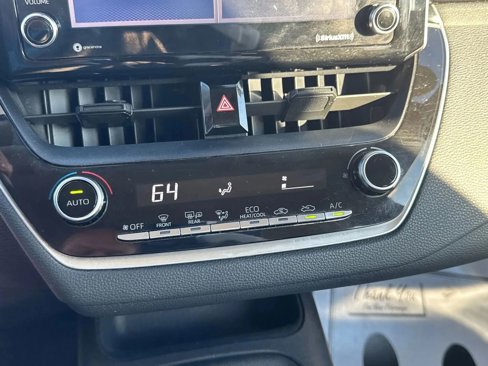 Used 2021 Toyota Corolla LE image 17