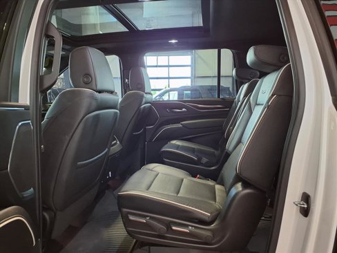 Used 2023 Cadillac Escalade ESV Premium Luxury image 17