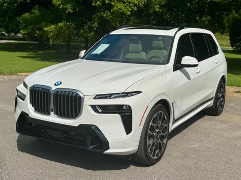 Used 2025 BMW X7 xDrive40i w/ M Sport Package image 2