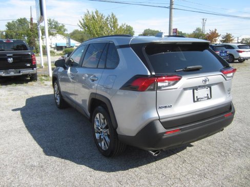 Used 2019 Toyota RAV4 XLE Premium image 6