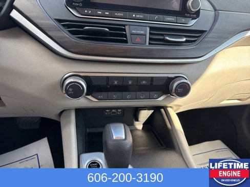 Used 2025 Nissan Altima 2.5 SV image 16