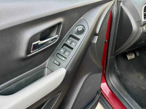 Used 2018 Chevrolet Trax LT w/ LT Convenience Package image 28
