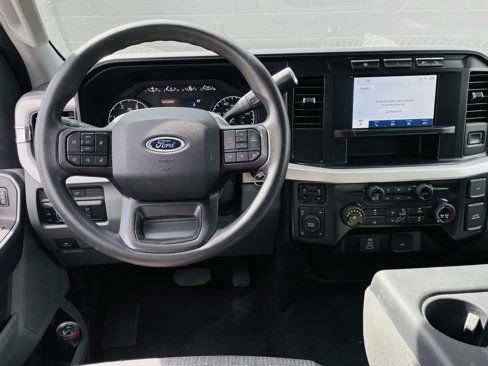 Used 2024 Ford F350 XLT image 2