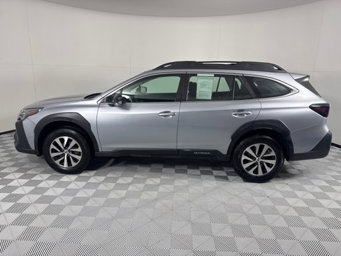 Used 2023 Subaru Outback image 8